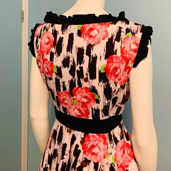 Retro Swing Dress With Roses - Picture 7 of 9